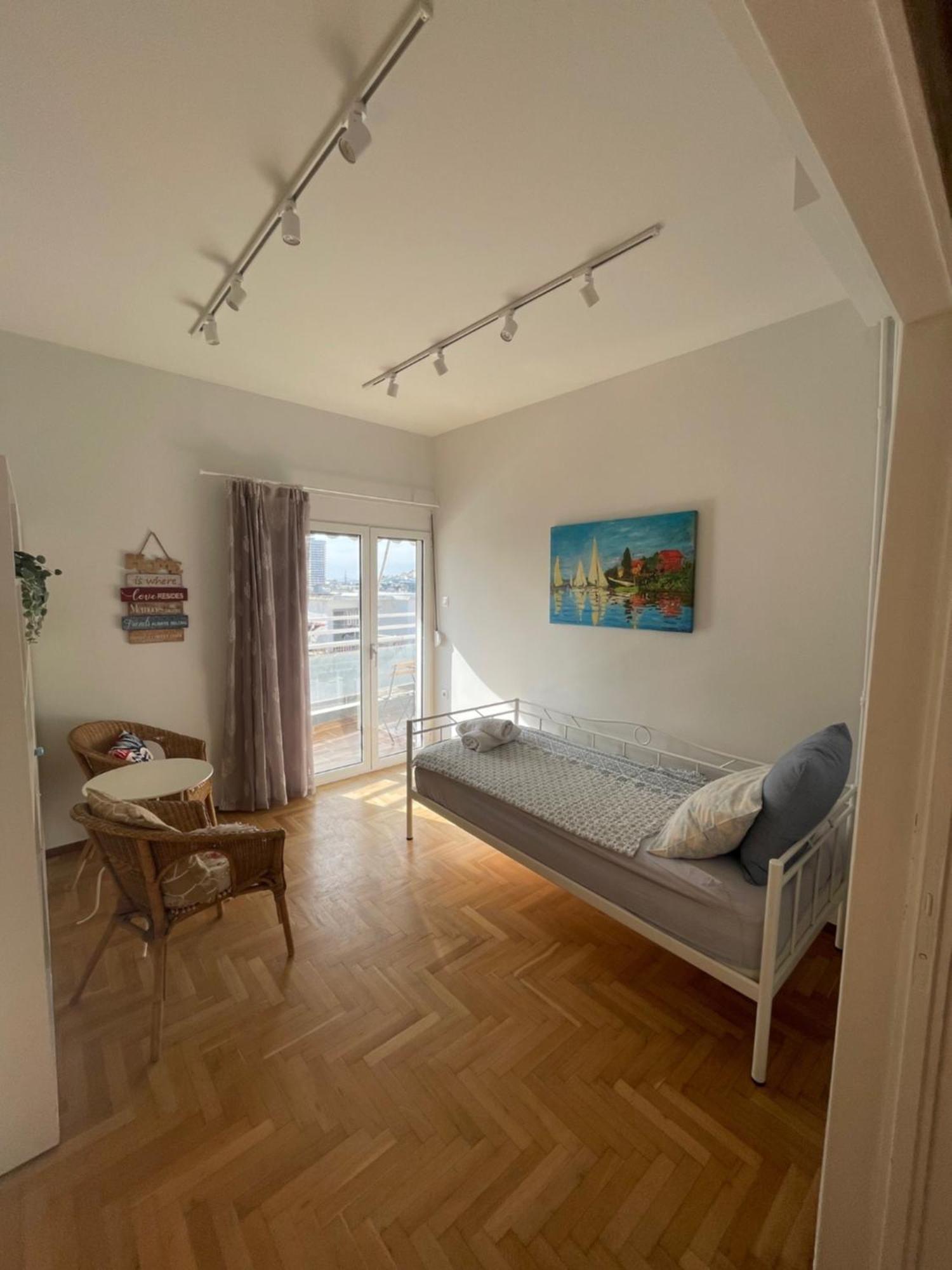 Cozy Apartment Near Metro-Athens View Bagian luar foto